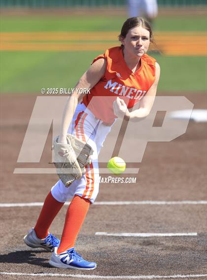Thumbnail 3 in Grand Saline vs Mineola photogallery.