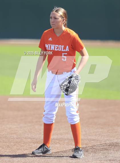 Thumbnail 3 in Grand Saline vs Mineola photogallery.