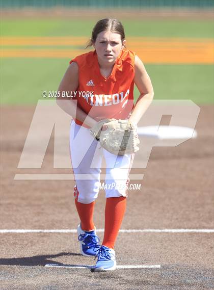 Thumbnail 2 in Grand Saline vs Mineola photogallery.
