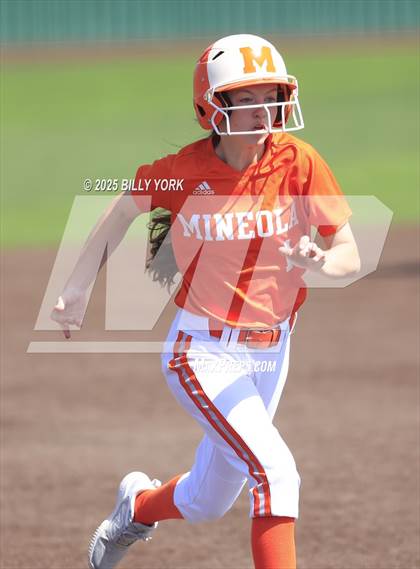 Thumbnail 3 in Grand Saline vs Mineola photogallery.