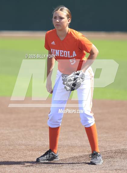 Thumbnail 3 in Grand Saline vs Mineola photogallery.