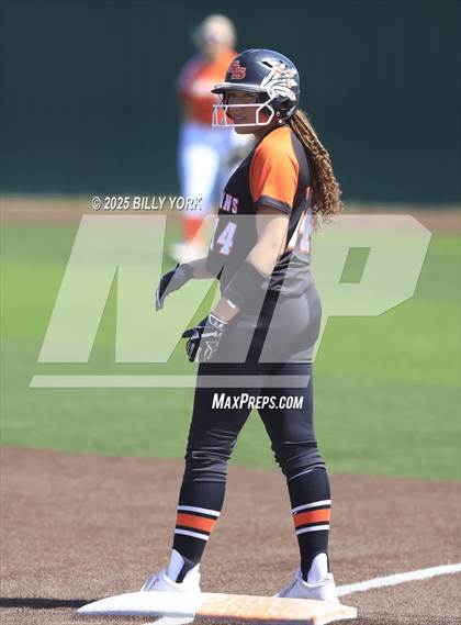 Thumbnail 2 in Grand Saline vs Mineola photogallery.