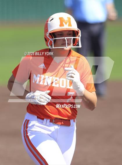 Thumbnail 2 in Grand Saline vs Mineola photogallery.