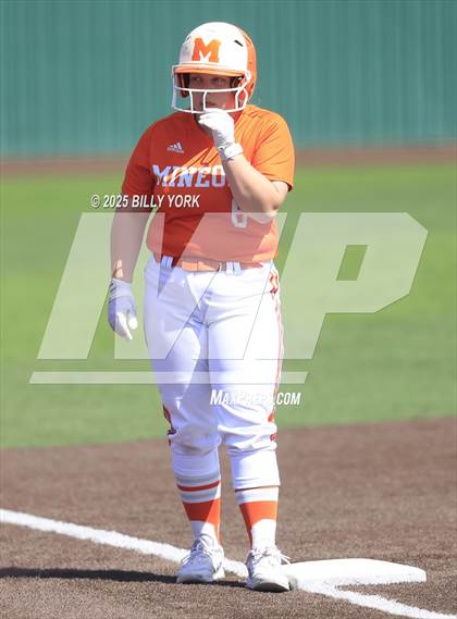Thumbnail 3 in Grand Saline vs Mineola photogallery.