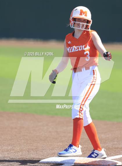 Thumbnail 2 in Grand Saline vs Mineola photogallery.
