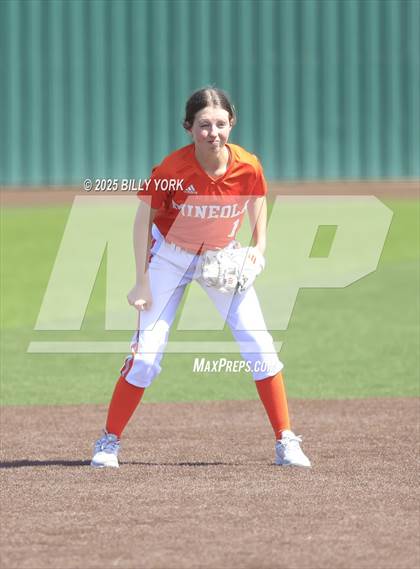 Thumbnail 2 in Grand Saline vs Mineola photogallery.