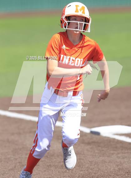 Thumbnail 3 in Grand Saline vs Mineola photogallery.