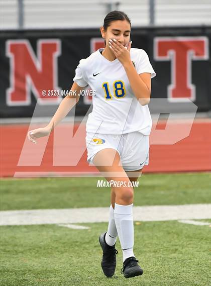 Thumbnail 2 in Sahuarita vs. Gilbert Christian (AIA 3A State Final) photogallery.