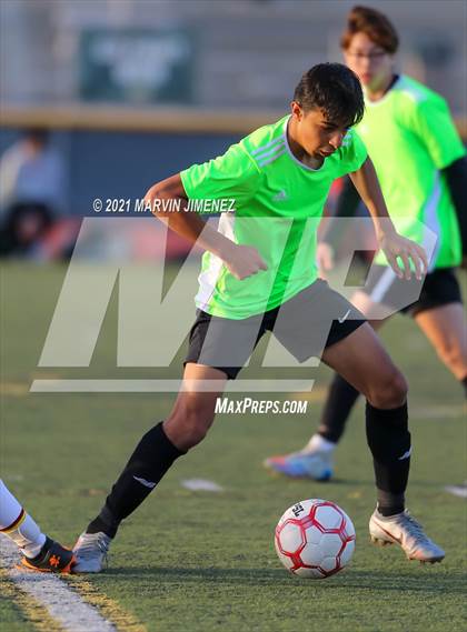 Thumbnail 2 in Royal vs Simi Valley photogallery.