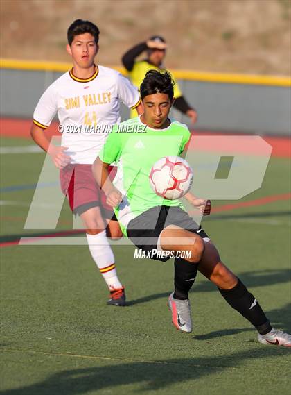 Thumbnail 2 in Royal vs Simi Valley photogallery.