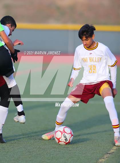 Thumbnail 2 in Royal vs Simi Valley photogallery.