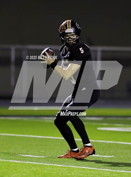 Thumbnail 1 in Grand Saline vs Lone Oak photogallery.