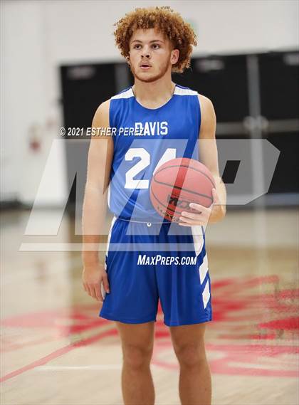 Thumbnail 2 in St. Mary's vs. Davis photogallery.