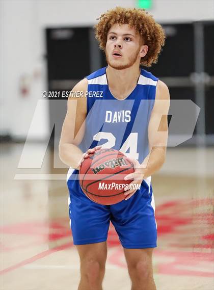 Thumbnail 3 in St. Mary's vs. Davis photogallery.