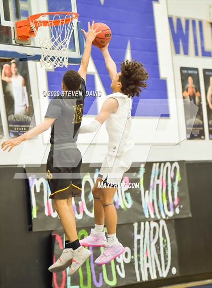 Thumbnail 2 in Marcos de Niza vs Mesquite photogallery.
