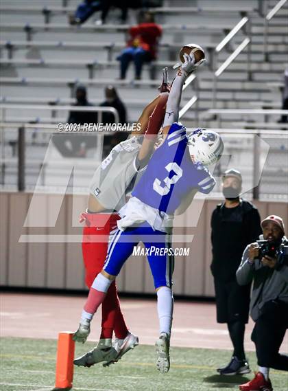 Thumbnail 2 in Pasadena vs Burbank photogallery.