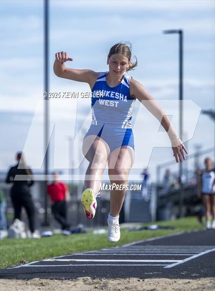 Thumbnail 1 in Racine Case Invitational photogallery.