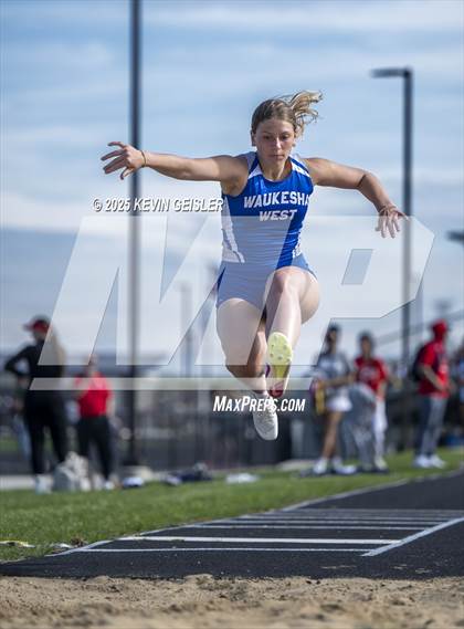 Thumbnail 1 in Racine Case Invitational photogallery.