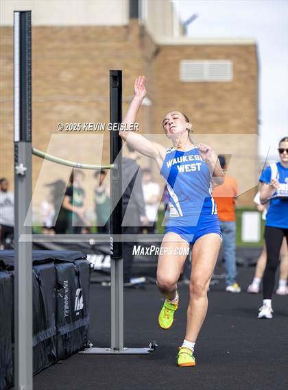 Thumbnail 2 in Racine Case Invitational photogallery.