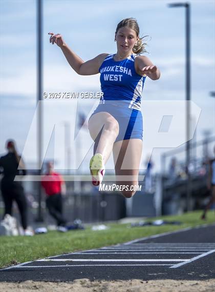 Thumbnail 3 in Racine Case Invitational photogallery.