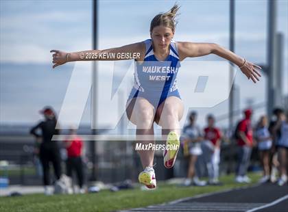 Thumbnail 2 in Racine Case Invitational photogallery.