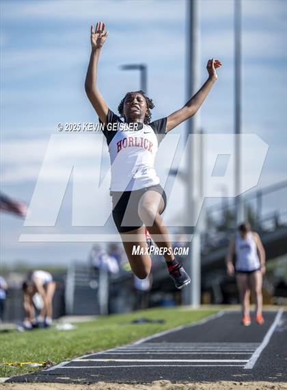Thumbnail 3 in Racine Case Invitational photogallery.