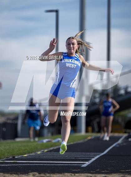 Thumbnail 1 in Racine Case Invitational photogallery.