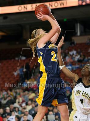 Thumbnail 2 in Woodville vs. Poth (UIL 2A Seimfinals) photogallery.