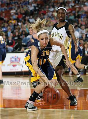 Thumbnail 3 in Woodville vs. Poth (UIL 2A Seimfinals) photogallery.