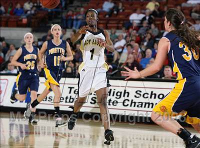 Thumbnail 1 in Woodville vs. Poth (UIL 2A Seimfinals) photogallery.