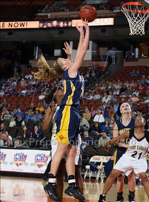 Thumbnail 3 in Woodville vs. Poth (UIL 2A Seimfinals) photogallery.