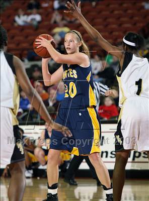 Thumbnail 2 in Woodville vs. Poth (UIL 2A Seimfinals) photogallery.