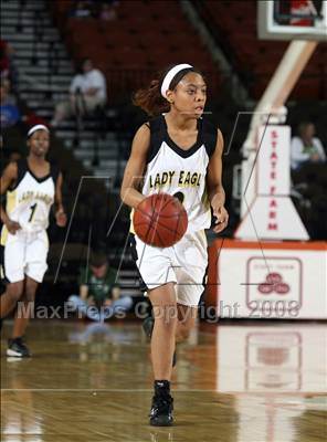 Thumbnail 1 in Woodville vs. Poth (UIL 2A Seimfinals) photogallery.