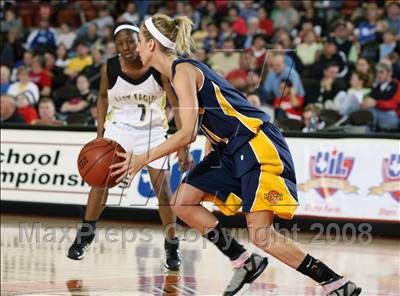 Thumbnail 3 in Woodville vs. Poth (UIL 2A Seimfinals) photogallery.