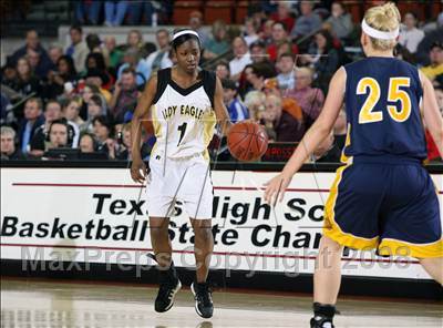 Thumbnail 3 in Woodville vs. Poth (UIL 2A Seimfinals) photogallery.
