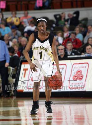 Thumbnail 2 in Woodville vs. Poth (UIL 2A Seimfinals) photogallery.