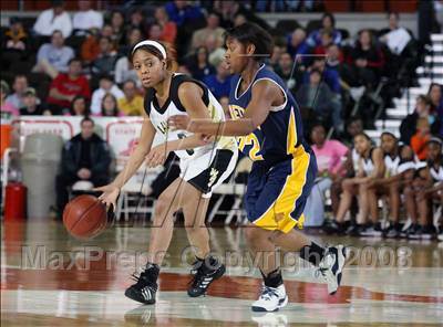 Thumbnail 3 in Woodville vs. Poth (UIL 2A Seimfinals) photogallery.