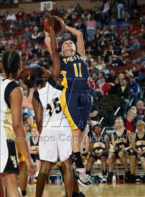 Thumbnail 2 in Woodville vs. Poth (UIL 2A Seimfinals) photogallery.