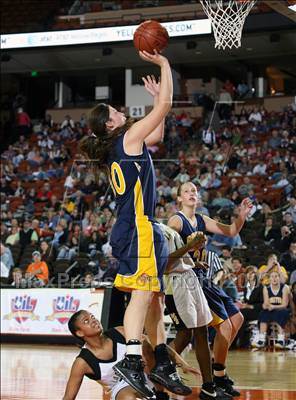 Thumbnail 3 in Woodville vs. Poth (UIL 2A Seimfinals) photogallery.
