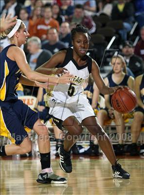 Thumbnail 2 in Woodville vs. Poth (UIL 2A Seimfinals) photogallery.