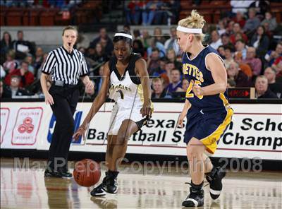Thumbnail 1 in Woodville vs. Poth (UIL 2A Seimfinals) photogallery.