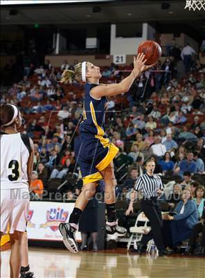 Thumbnail 1 in Woodville vs. Poth (UIL 2A Seimfinals) photogallery.