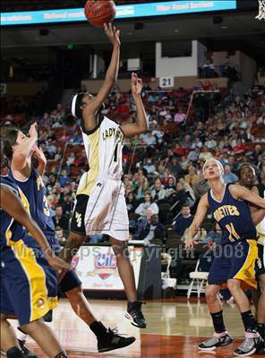 Thumbnail 1 in Woodville vs. Poth (UIL 2A Seimfinals) photogallery.