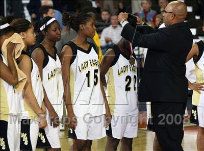Thumbnail 2 in Woodville vs. Poth (UIL 2A Seimfinals) photogallery.