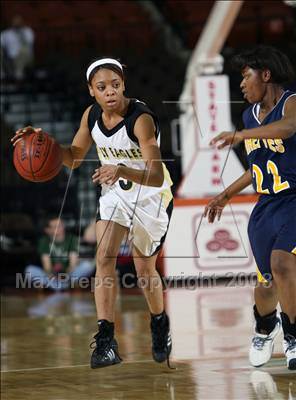 Thumbnail 2 in Woodville vs. Poth (UIL 2A Seimfinals) photogallery.