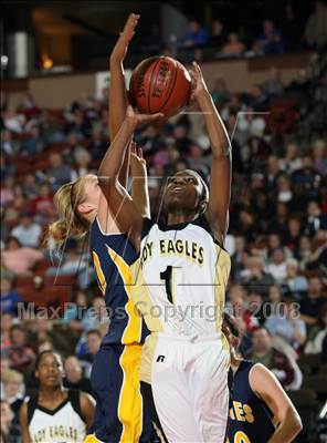 Thumbnail 2 in Woodville vs. Poth (UIL 2A Seimfinals) photogallery.