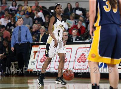 Thumbnail 2 in Woodville vs. Poth (UIL 2A Seimfinals) photogallery.