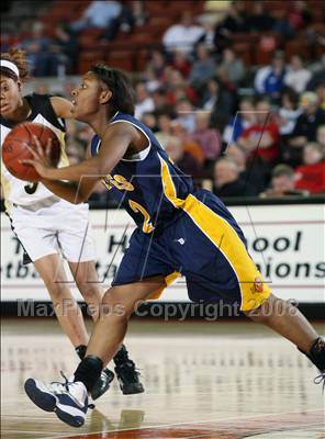 Thumbnail 2 in Woodville vs. Poth (UIL 2A Seimfinals) photogallery.