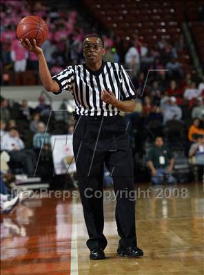 Thumbnail 1 in Woodville vs. Poth (UIL 2A Seimfinals) photogallery.
