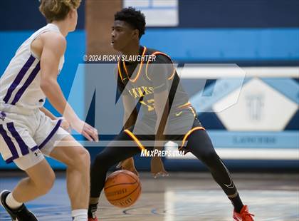 Thumbnail 2 in Collinsville vs. Lift for Life Academy photogallery.